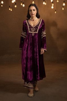 Velvet Anarkali Suits Party Wear, Velvet Indian Outfits, Velvet Suit Designs Indian, Velvet Dress Indian, Purple Velvet Suit, Velvet Suit Design, Velvet Jackets, Velvet Kurta, Velvet Embroidery