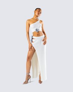 Add some extra elegance to your day with this gorgeous two-piece set 🤍 Featuring a white rosette knit crop top paired with a matching maxi skirt - this look will have you surrounded by secret admirers 😌 Knit Crop Top, Knit Crop, Knit Set, Maxi Skirt, Two Piece, Crop Top, Crop Tops, Skirt, Knitting