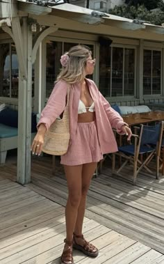 Outfit Ideas Summer Italy, Greece Casual Outfits, Hot European Summer Outfit, Tahiti Outfit Ideas, Bali Inspired Outfit, Greece Vacay Outfits, Beachy Vacay Outfits, Mykonos Outfit Summer Night, Summer Turkey Outfits