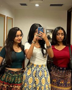 Desi Skirt Outfits, Long Skirt Outfits Indian, Traditional Dress Indian, Indian Baddie, Skirt And Top Indian, Udaipur Trip, Traditional Dresses Indian, Indian Poses, Indian Street Style