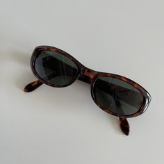 These rectangle sunglasses are your everyday classic.  Featuring a tortoise frame with black tint lens.  This style is unisex.  True genuine vintage sunglasses from the 90s. - 400 uv  Measurements:  Frame width:  Lens Height:  Lens Width:  Bridge:  Arm temple:  - includes sunglasses pouch Vintage Tortoiseshell Wayfarer Sunglasses, Vintage Tortoiseshell Rectangular Sunglasses, Rectangle Face, Sunglasses Pouch, Paper Ring, Red Sunglasses, Tortoise Sunglasses, Rectangle Sunglasses, Vintage Sunglasses