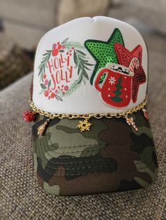 Holly Jolly and hot chocolate fun trucker hat!!  Available in Adult or Youth! Get yours today! *Several colors available, custom made to order. *Your choice of chain, 5 random charms included. Womens Western Hats, Bling Hats, Country Fashion, Hat Patches, Hat Ideas