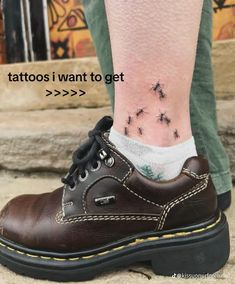 a person with a tattoo on their foot that has bees on it and the words, tattoos i want to get