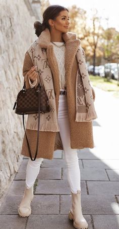 Cutest Designer Bags, Neutral Tone Womens Fashion, Beige Stiefel Outfit, Lv Scarf Outfit, Louis Vuitton Scarf Outfit, Nude Outfit Ideas, Lv Scarf, Outfit Botas, Nude Outfits