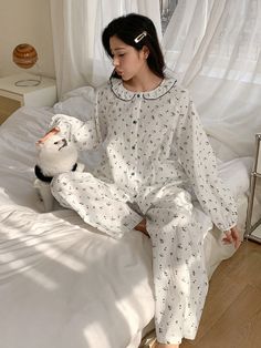 White  Collar   Plants  Embellished Non-Stretch Spring/Fall Women Sleep & Lounge Kawaii Long Sleeve Pajama Party Sets, Long Sleeve Floral Print Nightgown For Sleepovers, Princesscore Pajamas, Casual Long Sleeve Floral Print Nightgown, Feminine Floral Print Long Sleeve Sleepwear, Casual Home Outfits, Casual Shoes Women Sneakers