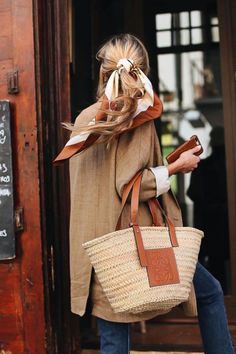 Madeleine Vionnet, Style Parisienne, Paris Mode, Hair Scarf, Basket Bag, 가을 패션, Mode Vintage, Looks Style, Mode Inspiration