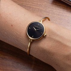 Ladies Gold Watch, Gold Wrist Watch, Antique Necklaces Design, Antique Necklaces, Wrist Accessories, Watches Collection, Gold Watches Women