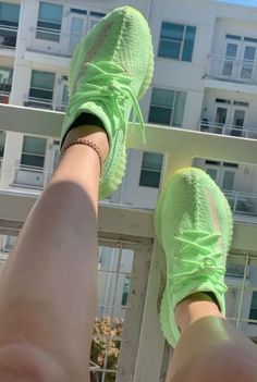 Yezzy Shoes 350, Nike Shoes Air Force, Jordan Shoes Girls, Shoe Wishlist, Outfit Mujer