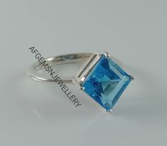 Steinname = Natürlicher Blautopas Steinform = Quadratisch Steingröße = 8X8mm Qualität: - AAA Metall: - 925 Sterling Silber Steinbehandlung: - Natürlich Handgemachter Ring SCHMUCKRING FÜR ALLE GELEGENHEITEN Verpassen Sie nicht diese Gelegenheit, diesen schönen Edelsteinschmuck RING zu besitzen Ihre Bestellung wird handgefertigt und versandfertig in 3 bis 5 Werktagen. Normalerweise verschicken wir per DHL eCommerce dauert es 2 bis 3 Wochen, wenn Sie eine schnellere Lieferung benötigen Sie können Versand in Ihrem Warenkorb auswählen. AFGEMSSCHMUCK https://www.etsy.com/uk/shop/AFGEMSNJEWELLERY Wir sind Herstellung, Lieferung, Großhandel und Export ""Beste Qualität Produkt zum besten Preis""." --------------------------------------------- Warum wählen Sie uns über andere Verkäufer ------------- Cheap Blue Open Ring, Color Changing Ring, Topaz Wedding Ring, Blue Topaz Jewelry, Square Stone, Topaz Jewelry, Ring Halo, Blue Topaz Stone, Silver Engagement Rings