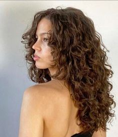 Naturally Wavy Hair Cuts, Long Curly Haircuts, Layered Curly Hair, Curly Hair Photos, Wavy Haircuts, Natural Wavy Hair, Haircuts For Wavy Hair