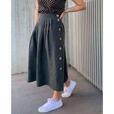 Included Sizes: 6 - 18 Recommended Fabric: Light to medium bottom weight wovens, such as linen, denim, twill, heavier cotton shirtings and tencel twill. Linen Skirt Pattern, Linen Dress Pattern, Eva Dress, Skirt Patterns, Tees Pattern, Aprons Patterns, Skirt Patterns Sewing, Sewing Skirts, Sewing Blogs