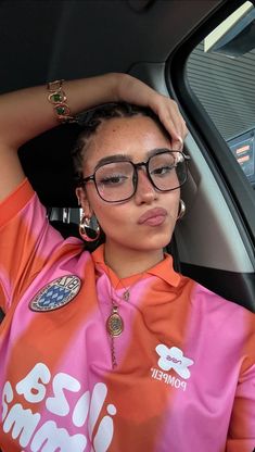 Yasmin Barbieri, Glasses Inspiration, Cute Glasses, Aesthetic People, August 9, Insta Photo Ideas, Y2k Style, Fashion Killa