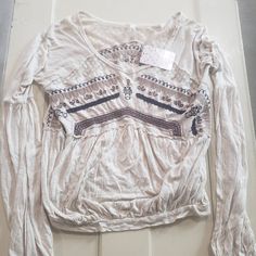 Free People Shirt, Nwt, Size Xs, Smoke Free Home. Cream Long Sleeve Bohemian Top, Beige Long Sleeve Tops With Graphic Print, Bohemian Cream Cotton Top, White Cotton Long Sleeve Top For Summer, White Long Sleeve Bohemian Top, Cream Long Sleeve Casual Top, Casual Cream Long Sleeve Top, Casual Long Sleeve Cream Top, White Bohemian Cotton Top