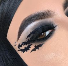 Halloween Maquillaje, Bee Makeup, Moldes Halloween, Witch Makeup, Halloween Eye Makeup, Halloween Eyes, Face Painting Halloween, Halloween Makeup Easy, Makeup Eye Looks