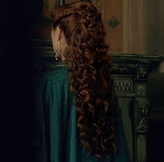 Anne Boleyn Hairstyles, Alicent Hightower Hairstyle, Olivia Cooke Hair, Alicent Hightower Hair, Young Alicent Hightower, Alicent Hightower Aesthetic, Hightower Aesthetic, Alicent Hightower Icon