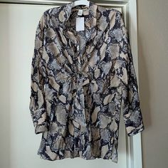 Brand New Snake Print Long Blouse. Runs Big Chic H&m Blouse For Night Out, H&m Blouse For Night Out In Spring, H&m Casual Blouse For Night Out, H&m Collared Blouse For Fall, H&m Blouse For Day Out In Fall, H&m Blouse For Fall Day Out, Chic H&m Blouse For Daywear, Print Blouse, Long Blouse