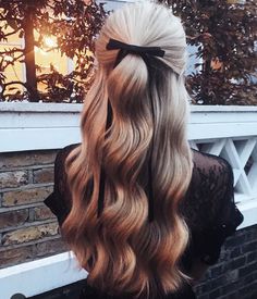 Elegant Chique Outfits, Have Inspiration, Long Blonde, Long Blonde Hair, Hair Envy, Elegant Hairstyles, Vintage Glamour, Hair Waves, Hair Dos