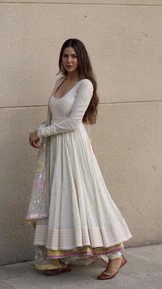 Indian Outfits Modern, Trendy Outfits Indian, Wedding Simple, Anarkali Dress Pattern, Traditional Indian Dress, Gaun Fashion, Casual Indian Fashion, Salwar Kamiz, Indian Dresses Traditional