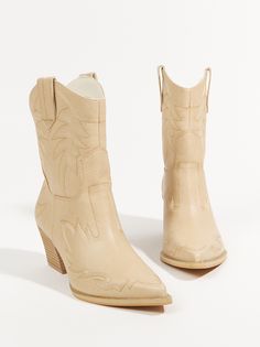 These stylish short western boots with a contrast stitch are the perfect way to add a touch of edge to your outfit. Made from durable leather, they feature a classic cowboy silhouette with a contrasting stitch for a unique look. Pair them with your favorite jeans and a t-shirt for a cool and casual look, or dress them up with a skirt and dress for a night out on the town. Casual Ankle Moto Boots For Rodeo, Casual Moto Ankle Boots For Western-themed Events, Casual Moto Boots For Western-themed Events, Western Style Mid-calf Boots For Spring Rodeo, Western Style Mid-calf Boots For Rodeo Spring, Casual Mid-calf Boots With Snip Toe For Ranch, Casual Mid-calf Snip Toe Boots For Ranch, Casual Summer Ranch Boots, Trendy Snip Toe Mid-calf Boots For Rodeo