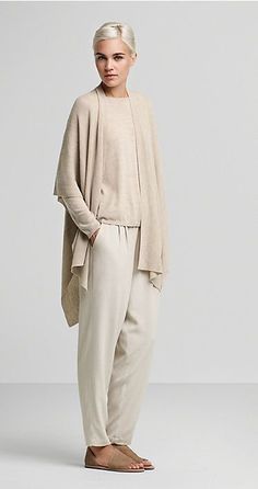 Valentines Jewelry: Our Most Popular January Looks & Styles for Women | EILEEN FISH ...  #january #jewelry #looks #popular #styles #valentines #women Minimalisticky Chic, Casual Chique Stijl, Minimalist Moda, Beige Pants, Mode Casual, 가을 패션, Fashion Over 50, Latest Fashion For Women, Eileen Fisher