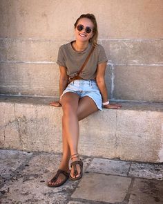 Birkenstock Flip Flops Outfit, Summer Outfits With Birkenstock Sandals, Brown Birkenstock Outfit Summer, Birkenstock Gizeh Eva Outfit, Birkenstock Gizeh Outfit Summer, Birkenstock Sandals Outfit Summer, Birkenstock Outfit Aesthetic, Birkenstock Gizeh Outfit, Birkenstock Outfit Sandals