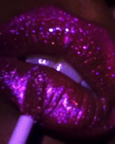 Arte Glitter, Lip Wallpaper, Boujee Aesthetic, Pink Sparkles, Dark Purple Aesthetic, Badass Aesthetic, Purple Walls, Glitter Lips, Picture Collage Wall