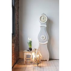 Add a touch of elegance and history to the home with this distressed grey wood grandfather-style wall clock. This stunning clock features a grey wood finish that gives it a vintage and weathered look. The clock face has a white background, black numerals, and hands that contrast with the grey frame. The clock has a simple and elegant design that resembles a grandfather clock. The clock requires one AA battery (not included) to operate. It has a quartz movement that ensures accurate timekeeping. Decorative Clock, Clock Sound, Farmhouse Clocks, Clock Wood, Columbus Day, White Floors, Wood Care, Wood Clocks, Coastal Farmhouse