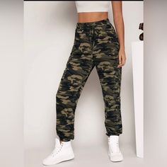 Cargo Pants Army Green Size L Camouflage Cotton Bottoms With Elastic Waistband, Cargo Style Trousers For Loungewear, Cargo Style Loungewear Trousers, Casual Camouflage Cotton Sweatpants, Casual Camouflage Bottoms With Elastic Waistband, Casual Camouflage Cotton Pants, Casual Stretch Camouflage Cargo Pants, Stretch Camouflage Cargo Pants, Casual Mid-rise Sweatpants With Pockets