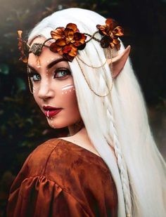 Resultado de imagen para halloween makeup Elven Cosplay, Fantasy Make-up, Halloweenský Makeup, Elf Cosplay, Fairy Halloween Costumes, Smink Inspiration, Black Halloween Dress, Elf Costume, Trash Polka