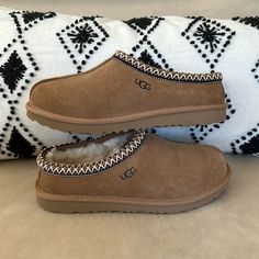 Ugg Tasman Ll Slipper Chestnut Brown Brand New!!! New In Box Never Been Worn Brown Uggs Tasman, Ugg Tasman Chestnut, Tasmanian Uggs, Brown Tasman Uggs, Ugh Tasman, Baddies Hairstyle, Fall Uggs