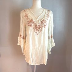 Boho Style Blouse Whit 3/4 Bell Sleeves Color Ivory Whit Rosegold Embroidered Summer V-neck Blouse With Floral Embroidery, Summer Long Sleeve Top With Floral Embroidery, White V-neck Rayon Top, Beige Long Sleeve Tunic For Vacation, Bohemian Half Sleeve Summer Tops, Off White V-neck Blouse For Day Out, Bohemian Spring Tops With 3/4 Sleeves, Bohemian Cream Long Sleeve Blouse, Spring Bohemian Half-sleeve Blouse