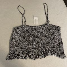 Smocked Size M Black Ruched Top For Vacation, Casual Black Smocked Top For Fall, Black Sleeveless Smocked Top For Day Out, Fitted Black Smocked Top For Vacation, Black Casual Sleeveless Smocked Top, Casual Black Smocked Top For Summer, Casual Black Smocked Top For Day Out, Casual Black Smocked Top For Vacation, Casual Black Smocked Stretch Top