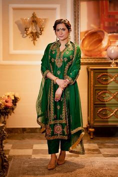 Punjabi Dress Design, Punjabi Suits Designer Boutique, Trendy Outfits Indian, Colour Combinations Fashion, Stylish Suit, Beautiful Dress Designs, Boutique Dress Designs, Suit Designs