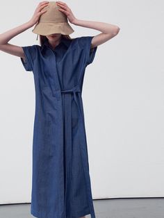 This product is a belted midi shirt dress that offers a versatile and contemporary take on the classic shirt dress. The piece features a pointed collar and a front button closure that runs the length of the dress, allowing for a customizable fit. The addition of a belt emphasizes the waist, while the midi length strikes an elegant balance between casual and formal. - The dress's side slits provide freedom of movement and a touch of allure.- Its roll-up sleeve design adds a casual, effortless look, suitable for different seasons.- The lightweight fabric ensures comfort and breathability throughout the day.- This midi shirt dress can be dressed up with heels or down with flats, making it a staple for any occasion. Classic Collared Shirt Dress For Summer, Spring Office Shirt Dress With Collared Neckline, Summer Office Shirt Dress With Collared Neckline, Short Sleeve Belted Midi Dress For Casual Wear, Casual Belted Short Sleeve Midi Dress, Belted Midi Dress For Dress Down Occasions, Classic Short Sleeve Shirt Dress For Spring, Classic Shirt Dress With Spread Collar For Spring, Belted Midi Dress With Short Sleeves For Casual Wear