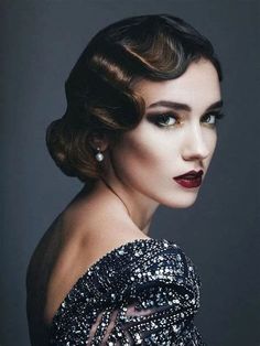 Looking for jaw dropping vintage hairstyles? Check out these 18 hottest vintage hairstyles that are always trendy! Flapper Hair