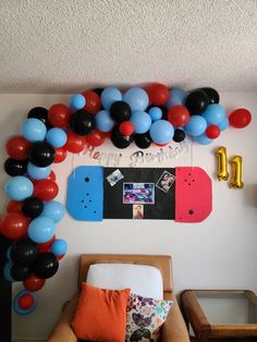 Dexoracion de cumpleaños con temática de Nintendo switch. Nintendo Switch Balloon Garland, Nintendo Switch Party, Diy Nintendo, Video Games Birthday Party, Baby Birthday Decorations, Video Games Birthday