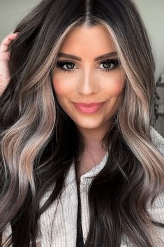 Burnett Hair Color Ideas, Hair Color 2022, Money Piece Hair, Grey Blending, Hair Doos, Baylage Hair, Balayage Hairstyles, Haircuts For Long Hair With Layers, Hair 2022