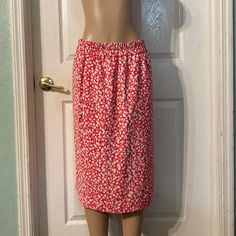 Size Small Color Red In Good Condition Brand New Red Skirt With Elastic Waistband For Spring, Red Spring Skirt With Pockets, Red Skirt With Pockets For Spring, Red Fitted Skirt With Elastic Waistband, White Floral Skirt, Floral Skirt, Red Color, Red White, J Crew