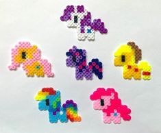 Perler Bead Keychain, Rainbow Beaded Necklace, Perler Beads Ideas, Bead Keychain