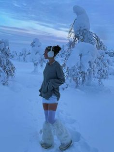 Vinter Mode Outfits, 00s Mode, Cold Girl, Ac New Leaf, Winter Princess, Winter Girl, Winter Inspo, Snow Bunnies, Foto Poses