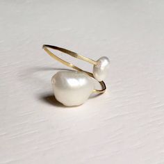 Beachy Ring, Pearl Ring Design, Bead Bar Necklace, Raw Gemstone Jewelry, Ring Pearl, Pearl Cuff, Precious Rings, Freshwater Pearl Ring, Cuff Ring