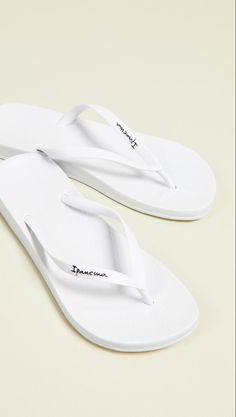 Ipanema Flip Flops, Shoes Fashion Photography, White Flip Flops, Rubber Flip Flops, Cute Slippers, Shoes Teen, Fashion Slippers, Flip Flop Shoes