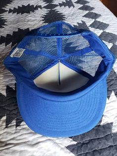 "Silly vintage hat. \"I know it all. I just can't remember it all at once.\" Note: hat will be shipped in a flat envelope to reduce costs." Silly Hats, Vintage Snapback, Hat Baseball, Early 90s, Hats Vintage, Snapback Hat, Trucker Cap, Snapback Hats, Womens Flip Flop