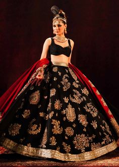 Black satin silk choli and lehenga paired with cardinal red dupatta. Perfect Nikah dress, blending tradition with modern design. Explore Nikah dresses online for bridesmaids and bridal wear. Elegant outfit ideas in diverse colors for the Nikah ceremony.Embark on a journey of elegance with this resplendent pure satin silk lehenga, adorned with intricate tribal motifs and exquisite dori work. The craftsmanship reaches new heights with the addition of stunning mukesh work, creating a mesmerizing in Walima Dresses Pakistani, Satin Silk Lehenga, Bridal Lehenga Indian, Dupatta Bridal, Pakistani Mehndi Dress, Mukesh Work, Traditional Lehenga, Black Dupatta, Wedding Dresses Pakistani