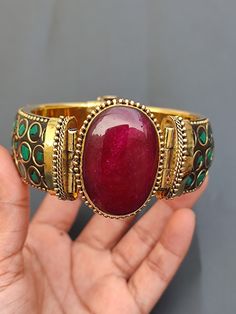 you will receive 1 pcs Vintage Aventurine & Agate Stone Openable Gold Brass Bangle Bracelet Synthetic Malachite Inlay Style Handmade Boho Antique Finish jewelry Bangle inner diameter Size =  2.5 Inches.  Bangle Width Size : 25 mm Stone Size : 36 x 25 to 33 x 27 mm Quantity: 1 Piece Thank you very much for visiting! Any questions, please feel free to contact us. Discount for bulk provide. Multicolor Bangle With Natural Stones As A Gift, Gift Multicolor Bangle With Natural Stones, Bohemian Style Cabochon Bracelets As Gift, Bohemian Cabochon Bracelet Gift, Bohemian Cabochon Bracelets As Gifts, Bohemian Cabochon Bracelets For Gift, Green Cabochon Bracelets For Gift, Green Cabochon Bracelets As A Gift, Traditional Cuff Bracelet With Natural Stones For Gift