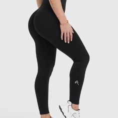 Size Xs - Long Compressive Black Yoga Pants, Black Compression Seamless Pants, Black Seamless Workout Pants, Sporty Seamless Black Pants, Black Seamless Sports Pants, Black High-cut Leg Tights For Gym, Black High-cut Gym Tights, Black Compression Pants With High-cut Leg, Oner Active