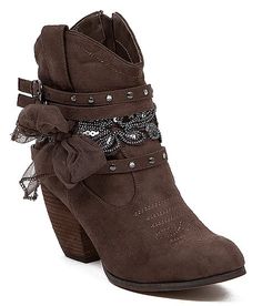 Cowgirl Ankle Boots, Boot For Women, Buckle Outfits, Boot Bling, Estilo Country, Sweater Boots, Beautiful Boots, Hot Shoes