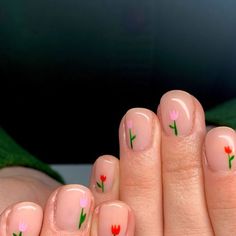 Gel Nail Art Flowers, Easy Minimal Nail Art, Minimal Flower Nail Design, Tulip On Nails, Natural Nail Gel Manicure Designs, Simple Pattern Nails, Negative Space Nail Designs