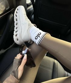 Alo Yoga Outfit, Snicker Shoes, Pilates Outfit, Outfits New York, Cloud Shoes, Sporty Aesthetic, Fits Aesthetic, Aesthetic Moodboard