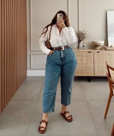 Curve Women Outfit, Court Outfit Women Plus Size, Curvy Casual Outfits Summer Plus Size, Beach Office Outfit, Paris Outfits Plus Size, Round Belly Outfits, Elegant Curvy Outfit, Vest Outfits Plus Size, Summer Outfits For Plus Size Women